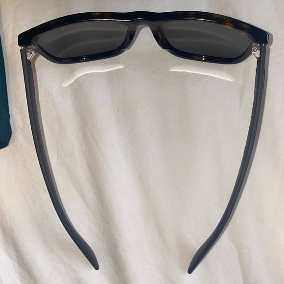 Gucci Polar GG0010S - Picture 5 of 8